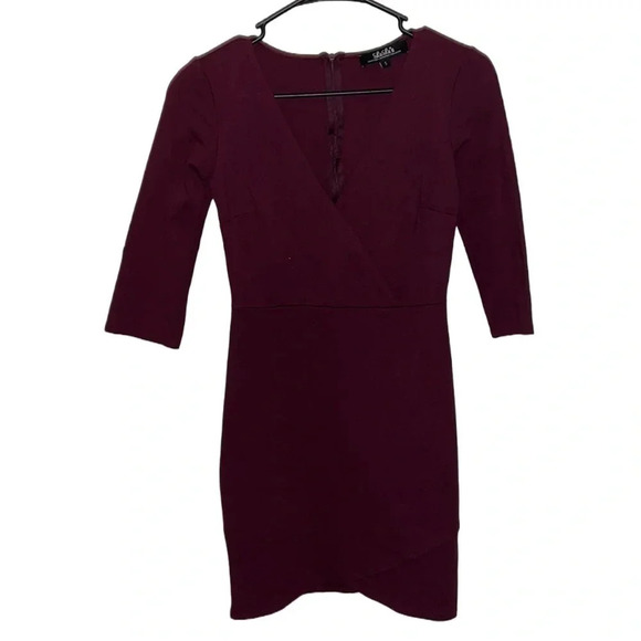 Lulu’s Form Fitting Bodycon V-neck dress Size Small Wedding Holiday Burgundy - Picture 1 of 4
